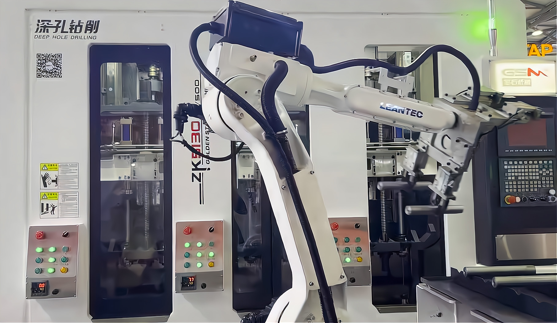 ZK5120×6/500 倒立六軸深孔鉆床配置六軸機器人，加工新能源電機軸單機自動化